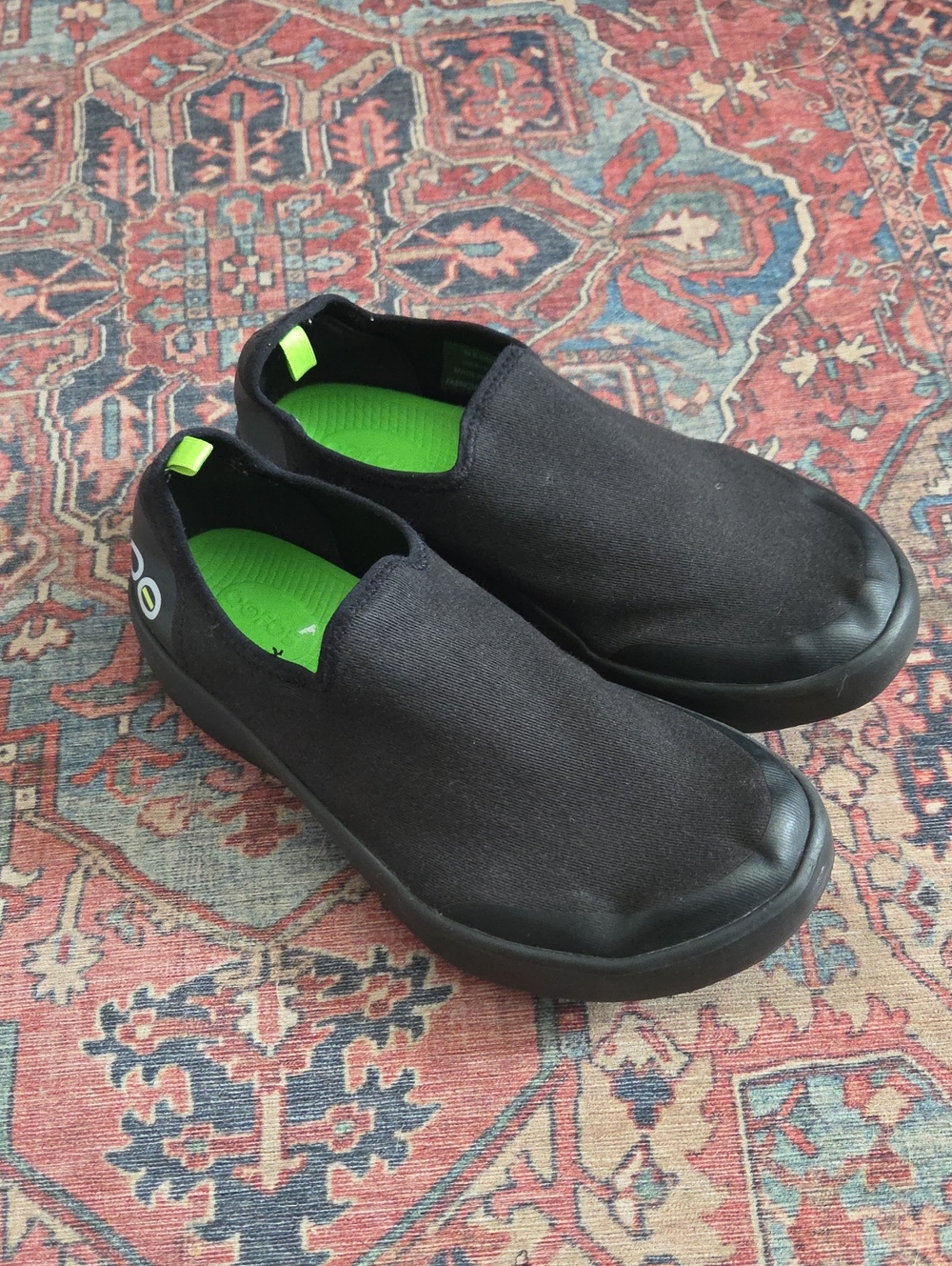 OOFOS OOmg eeZee Low Womens Size 8.5 Shoes Black Recovery Comfort